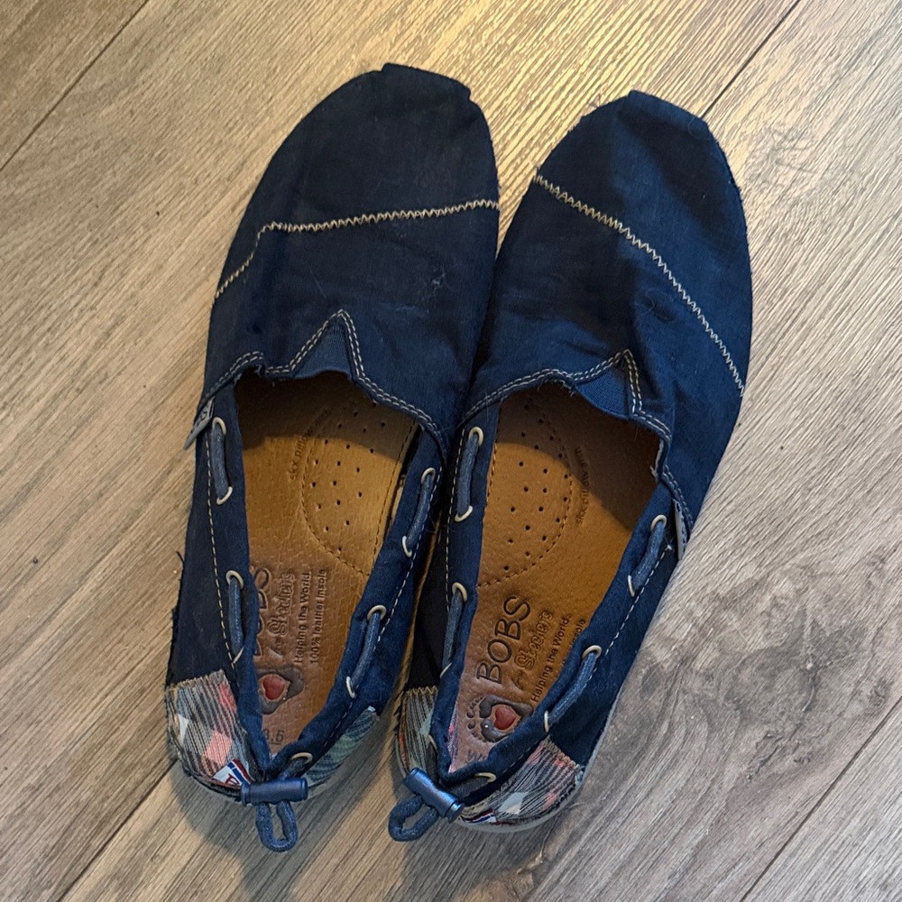 Women’s Bobs slip ons size 8